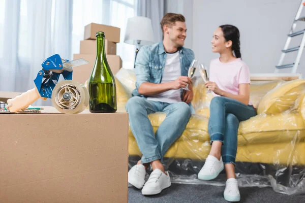 Beautiful Happy Couple Moving New Home — Stock Photo, Image