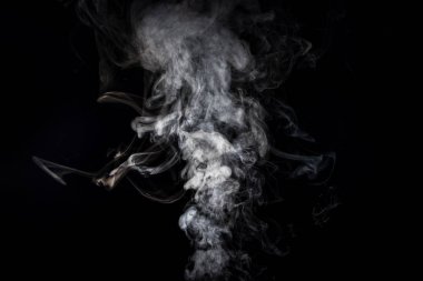 gelen sigara siyah gri dumanlı girdap