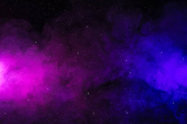 ピンクを抽象化と星とスペースとして黒の背景に紫の煙 — ストック写真