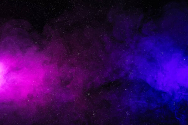 абстрактный розовый и фиолетовый дым на черном фоне, как пространство со звездами
 
