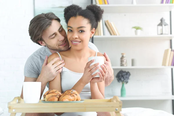 Portrait Multiracial Young Couple Having Breakfast Bed Morning Home — Stock Photo, Image