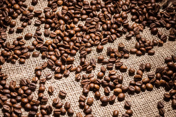 High Angle View Roasted Coffee Beans Spilled Sackcloth — Free Stock Photo