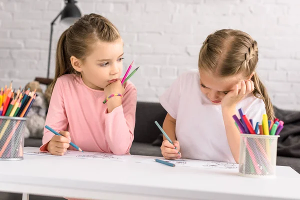 Portrait Cute Little Kids Drawing Pictures Table Home — Free Stock Photo