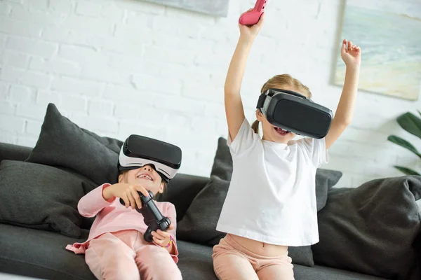 Obscured View Kids Virtual Reality Headsets Playing Video Game Sofa — Stock Photo, Image