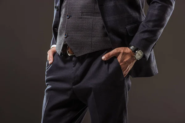 Обрезанный Снимок Стильного Бизнесмена Стоящего Руками Карманах Изолированных Черном — стоковое фото