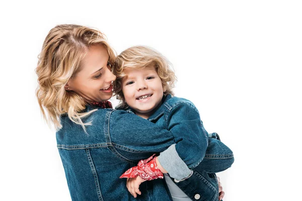 Gelukkig Moeder Zoon Knuffelen Geïsoleerd Wit — Stockfoto