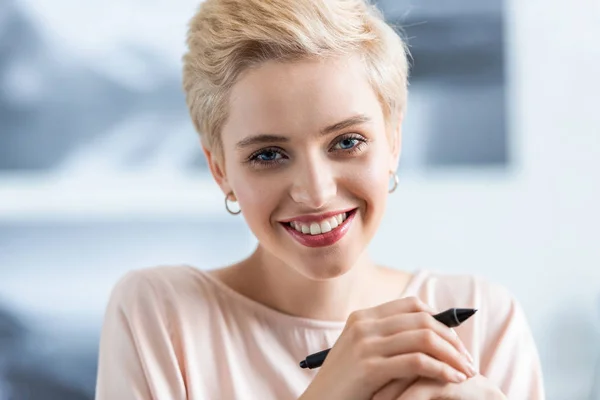 Close Portrait Smiling Attractive Woman Holding Pen Graphic Tablet — Stock Photo, Image