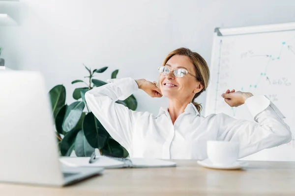 Attractive Businesswoman Stretching Table Office — Stock Photo, Image