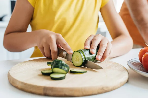 Cropped Shot Girl Cutting Cucumber Knife — Stock Photo, Image