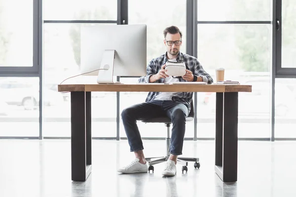 Full Length View Handsome Young Programmer Holding Virtual Reality Headset — Stock Photo, Image