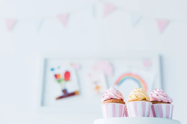 Foco Selectivo Deliciosos Cupcakes Stand — Foto de Stock