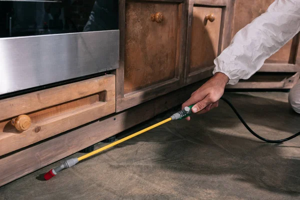 Cropped Image Pest Control Worker Spraying Pesticides Cabinet Kitchen — Stock Photo, Image