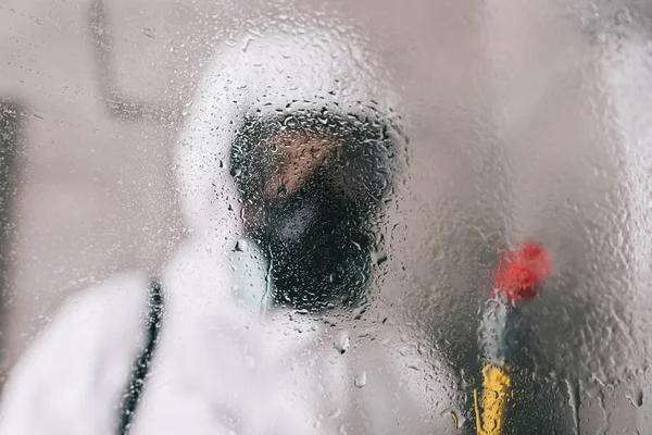 Škůdce Třídící Pracovník Stojící Respirátor Koupelně — Stock fotografie