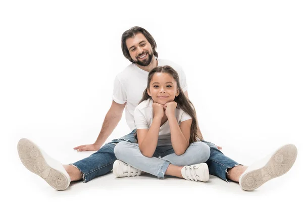 Padre Alegre Hija Pequeña Camisas Blancas Jeans Aislados Blanco — Foto de Stock