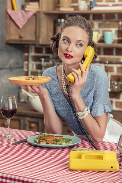 Attractive Adult Housewife Freshly Baked Cake Talking Vintage Rotary Phone — Stock Photo, Image