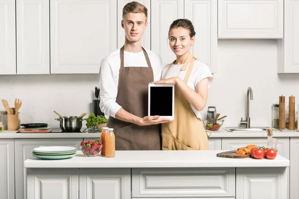 Young Couple Holding Tablet Blank Screen Kitchen — Stock Photo, Image