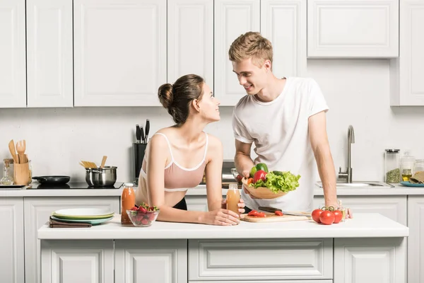 Young Couple Looking Each Other Kitchen — Stock Photo, Image