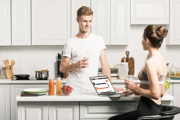 Girlfriend Using Laptop Loaded Soundcloud Page Looking Boyfriend Kitchen — Stock Photo, Image