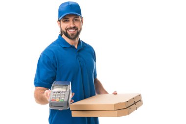 pizza ve ödeme terminal üzerinde beyaz izole ile kutuları tutarak mutlu teslimatçı