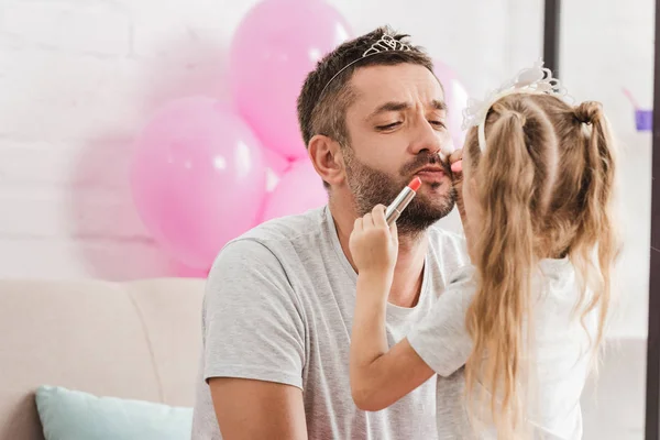 Daughter Doing Makeup Lipstick Father — Stock Photo, Image