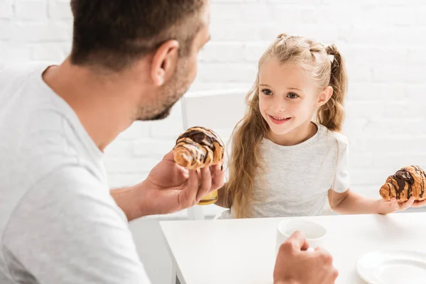 Father Daughter Having Croissants Breakfast Looking Each Other — Stock Photo, Image