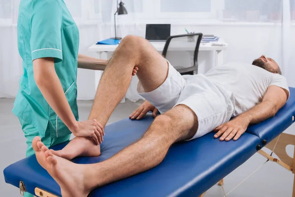 Partial View Female Massage Therapist Doing Massage Patient Massage Table — Stock Photo, Image