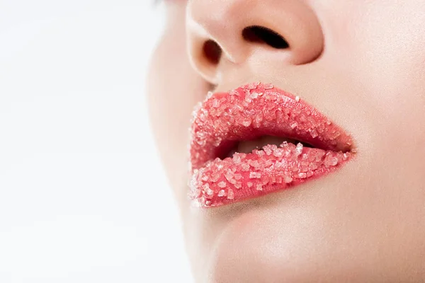 Abgeschnittene Ansicht Einer Frau Mit Zucker Auf Rosa Lippen Isoliert — Stockfoto