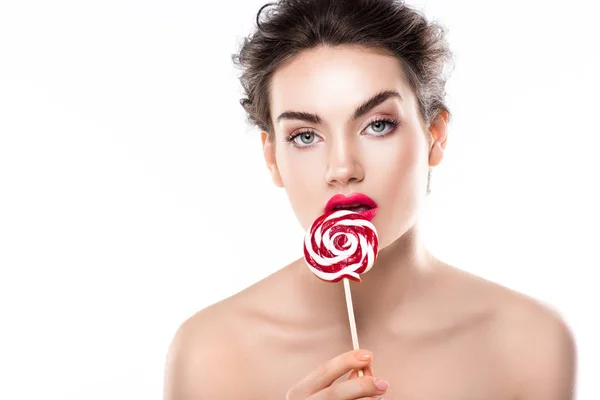 迷人的裸体女孩吃红棒糖 孤立的白色 — 免费的图库照片