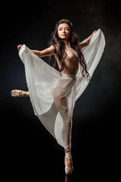 Elegante Dançarina Balé Feminino Saia Branca Dançando Fundo Escuro — Fotografia de Stock