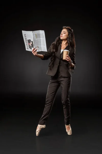 Stylish Businesswoman Ballet Shoes Coffee Reading Newspaper Black Backdrop — Free Stock Photo