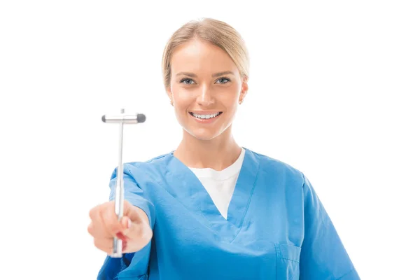 Feliz Joven Neurólogo Con Martillo Reflejo Aislado Blanco — Foto de Stock