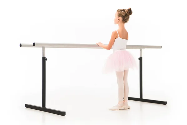 Achteraanzicht Van Kleine Ballerina Tutu Pointe Schoenen Beoefenen Ballet Barre — Stockfoto