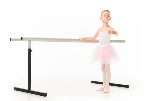 Schattige Kleine Ballerina Tutu Pointe Schoenen Beoefenen Ballet Barre Stand — Stockfoto