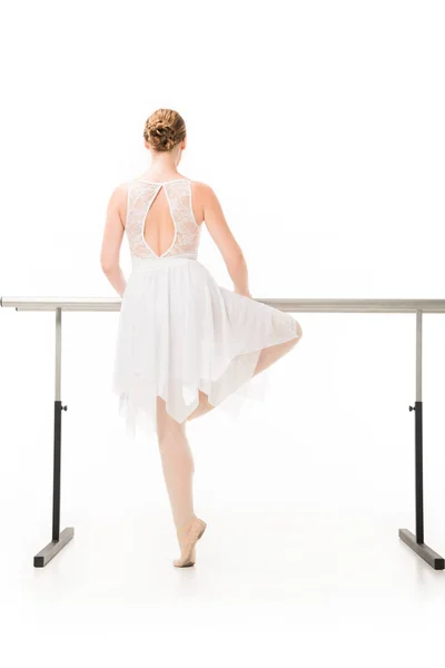 Achteraanzicht Van Ballerina Tutu Pointe Schoenen Beoefenen Ballet Barre Stand — Gratis stockfoto