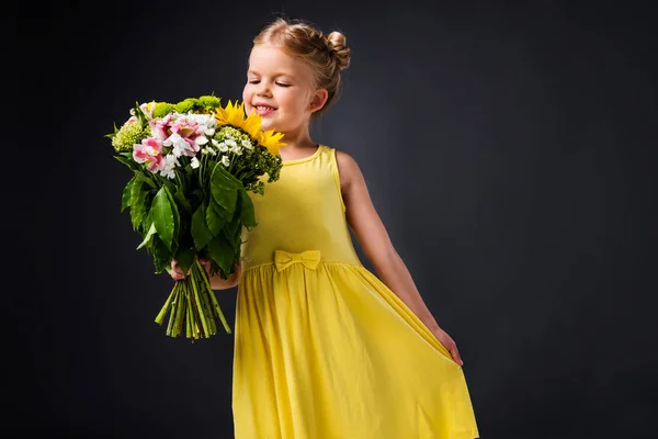 Cheerful Child Yellow Dress Holding Bouquet Flowers Isolated Grey — Stock Photo, Image