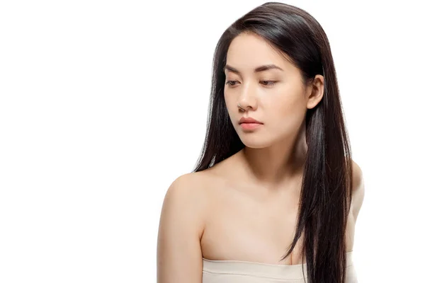 Porträtt Asiatiska Modellen Med Friskt Och Glänsande Hår Poserar Isolerad — Stockfoto
