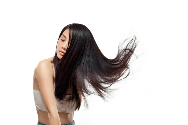 Retrato Jovem Mulher Asiática Com Cabelo Bonito Saudável Isolado Branco — Fotografia de Stock