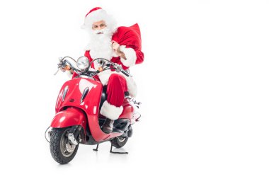 emin Noel Baba Noel torba tutarak ve beyaz arka plan üzerinde izole scooter sürme kostüm 