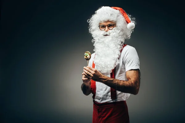 Feliz Santa Claus Gafas Pie Con Piruleta Colores Aislados Sobre — Foto de Stock