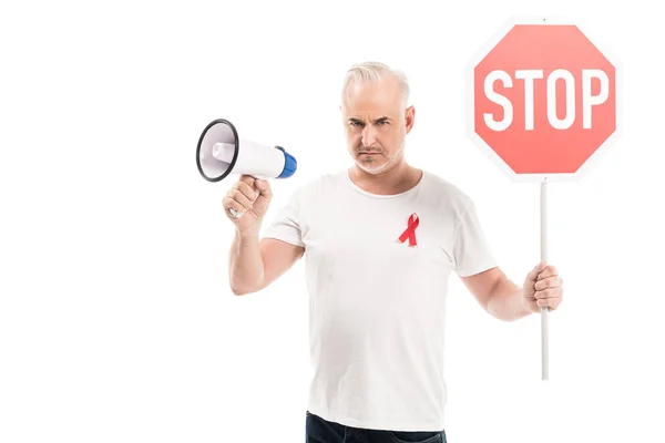 Wütender Älterer Mann Weißem Shirt Mit Hilfsmitteln Rotem Band Stoppschild — kostenloses Stockfoto