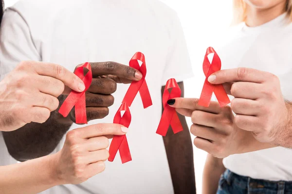 Beskuren Bild Människor Tomma Vita Shirts Håller Aids Medvetenhet Röda — Stockfoto