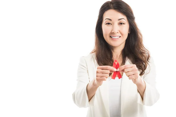 Sonriente Asiático Mujer Negocios Celebración Ayudas Conciencia Rojo Cinta Mirando — Foto de stock gratis