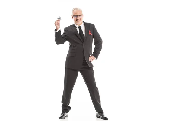 Happy Zralé Podnikatel Obleku Aids Povědomí Červenou Stužku Tančí Izolované — Stock fotografie zdarma