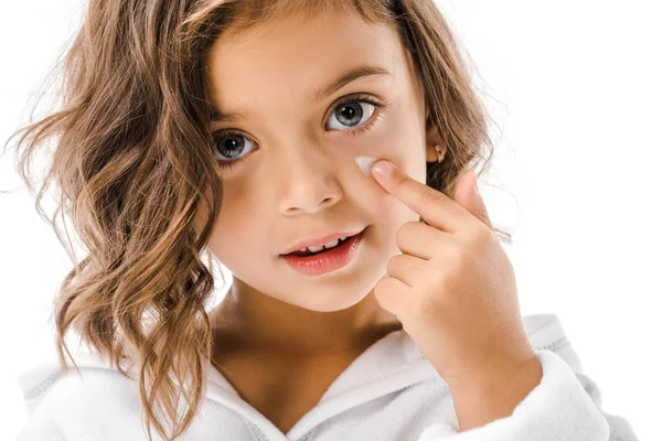 Portrait Petit Enfant Appliquant Sur Crème Faciale Isolé Sur Blanc — Photo gratuite