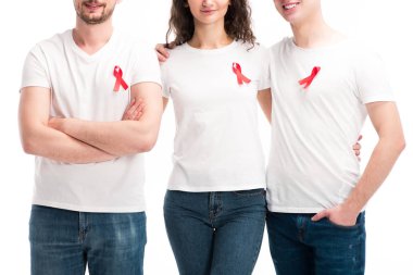 Erkek ve kadın üzerinde beyaz izole kırmızı şeritler sarılma resim kırpılmış, Dünya AIDS Günü kavramı