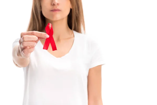 Imagen Recortada Mujer Camisa Blanca Que Muestra Cinta Roja Aislada — Foto de Stock