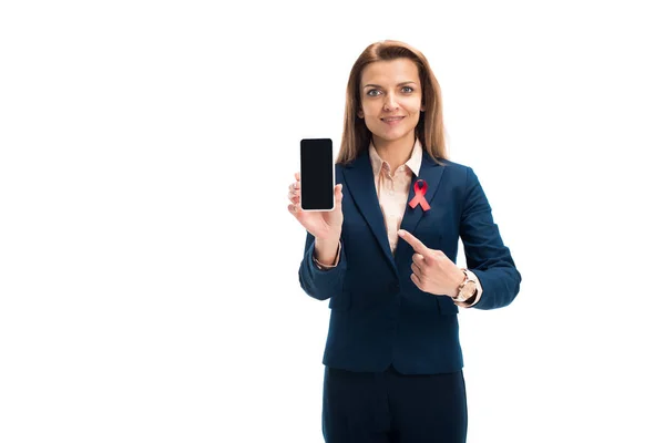 Mulher Negócios Atraente Com Fita Vermelha Terno Apontando Smartphone Com — Fotos gratuitas