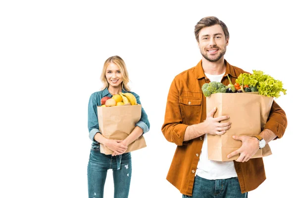 Guapo Sonriente Hombre Sosteniendo Bolsa Compras Con Productos Mientras Novia —  Fotos de Stock