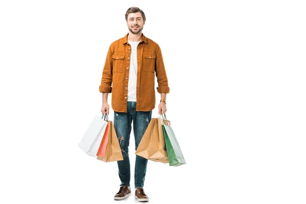 肯定的な若い男が白で隔離のカラフルなショッピング バッグを保持 — ストック写真