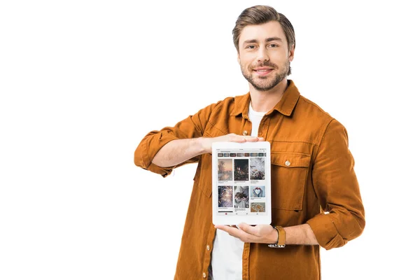 Genç Adam Gösteren Dijital Tablet Üzerinde Beyaz Izole Ekranda Pinterest — Stok fotoğraf